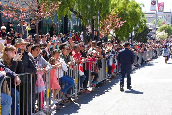 San Francisco Απριλίου 2019 Θεατές Κάνουν Ουρές Στους Δρόμους Για — Φωτογραφία Αρχείου