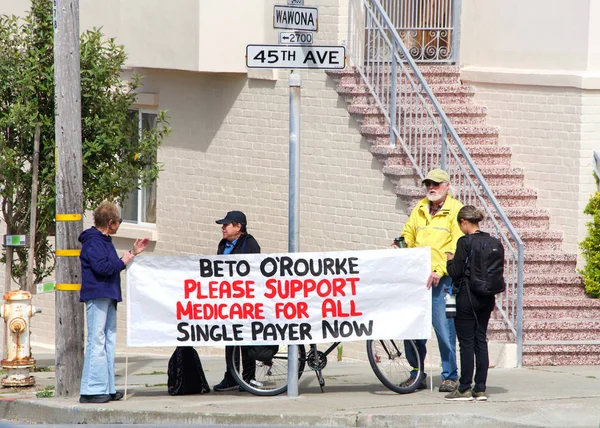 San Francisco Abril 2019 Manifestantes Frente Candidata Presidencial Demócrata 2020 — Foto de Stock
