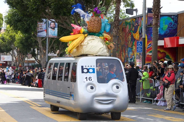 San Francisco Mai 2019 Unbekannte Teilnehmer Des Jährlichen Karnevalsumzugs Missionsbezirk — Stockfoto