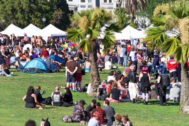 San Francisco, Ca - 28 Haziran 2019: Geleneksel Trans March 'ın tanımlanamayan katılımcıları, cinsiyet ve trans uyumsuzlarının kutlaması.