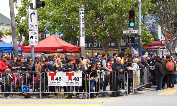 San Francisco Μαΐου 2019 Θεατές Παρατάσσονται Στους Δρόμους Για Παρακολουθήσουν — Φωτογραφία Αρχείου