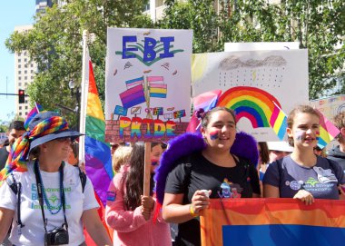 Oakland, Ca - 08 Eylül 2019: Oakland Gay Onur Festivali 'nin 10. Geleneksel Oakland Gey Onur Yürüyüşü Oakland şehir merkezindeki.