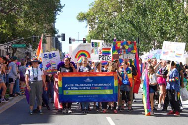 Oakland, Ca - 08 Eylül 2019: Oakland Gay Onur Festivali 'nin 10. Geleneksel Oakland Gey Onur Yürüyüşü Oakland şehir merkezindeki.