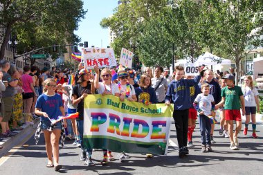 Oakland, Ca - 08 Eylül 2019: Oakland Gay Onur Festivali 'nin 10. Geleneksel Oakland Gey Onur Yürüyüşü Oakland şehir merkezindeki. 