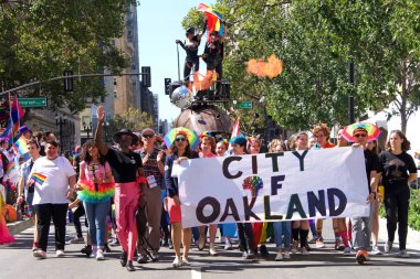 Oakland, Ca - 08 Eylül 2019: Oakland Gay Onur Festivali 'nin 10. Geleneksel Oakland Gey Onur Yürüyüşü Oakland şehir merkezindeki.