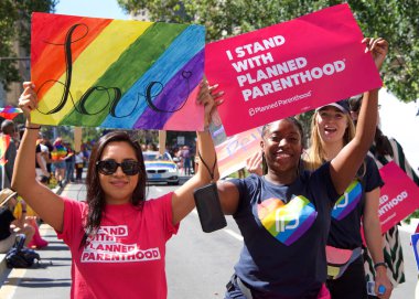 Oakland, Ca - 08 Eylül 2019: Oakland Gay Onur Festivali 'nin 10. Geleneksel Oakland Gey Onur Yürüyüşü Oakland şehir merkezindeki.