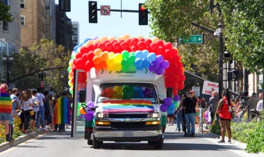 Oakland, Ca - 08 Eylül 2019: Oakland Gay Onur Festivali 'nin 10. Geleneksel Oakland Gey Onur Yürüyüşü Oakland şehir merkezindeki.