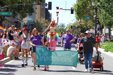 Oakland, Ca - 08 Eylül 2019: Oakland Gay Onur Festivali 'nin 10. Geleneksel Oakland Gey Onur Yürüyüşü Oakland şehir merkezindeki.