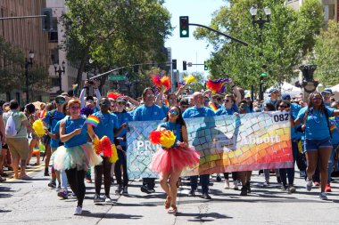 Oakland, Ca - 08 Eylül 2019: Oakland Gay Onur Festivali 'nin 10. Geleneksel Oakland Gey Onur Yürüyüşü Oakland şehir merkezindeki.