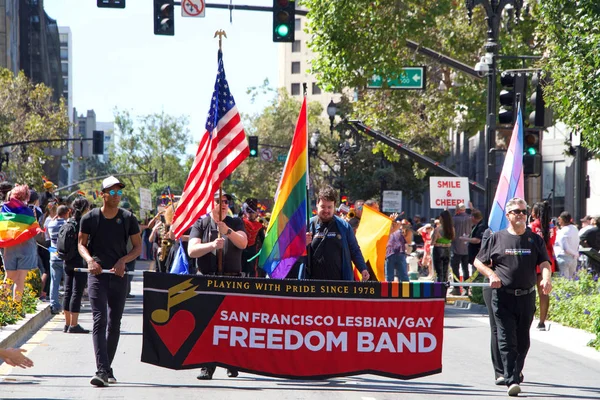 Oakland, Ca - 08 Eylül 2019: Oakland Gay Onur Festivali 'nin 10. Geleneksel Oakland Gey Onur Yürüyüşü Oakland şehir merkezindeki.