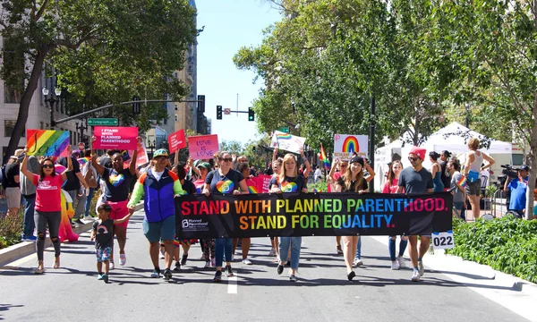 Oakland, Ca - 08 Eylül 2019: Oakland Gay Onur Festivali 'nin 10. Geleneksel Oakland Gey Onur Yürüyüşü Oakland şehir merkezindeki.