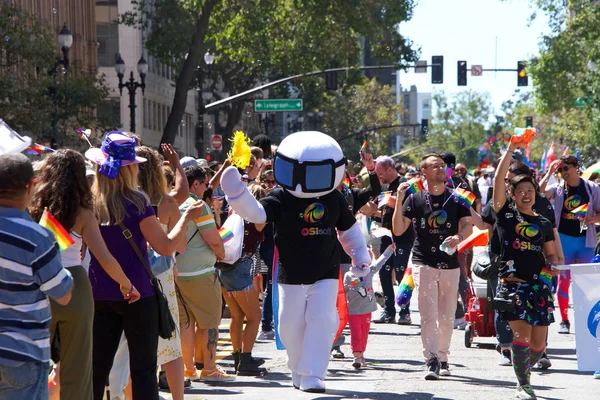 Oakland, Ca - 08 Eylül 2019: Oakland Gay Onur Festivali 'nin 10. Geleneksel Oakland Gey Onur Yürüyüşü Oakland şehir merkezindeki.