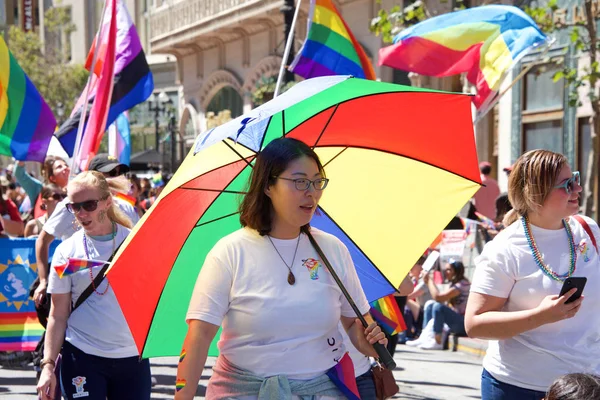 Oakland, Ca - 08 Eylül 2019: Oakland Gay Onur Festivali 'nin 10. Geleneksel Oakland Gey Onur Yürüyüşü Oakland şehir merkezindeki.