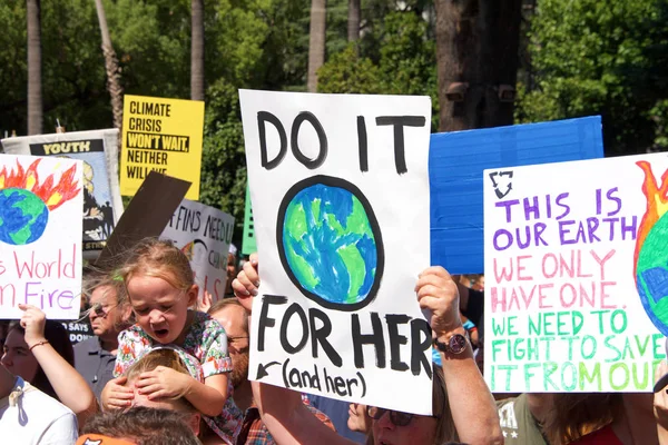 Sacramento Września 2019 Młodzież Protestująca Przeciwko Zmianom Klimatu Schodach Budynku — Zdjęcie stockowe