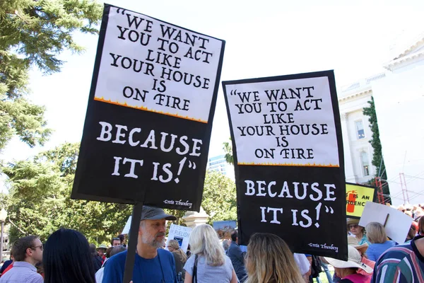 Sacramento Září 2019 Mládež Protestující Proti Změně Klimatu Schodech Budovy — Stock fotografie