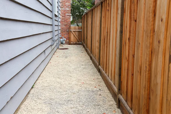 Long Narrow Side Yard New Wood Fence Right House Left — Stock Photo, Image