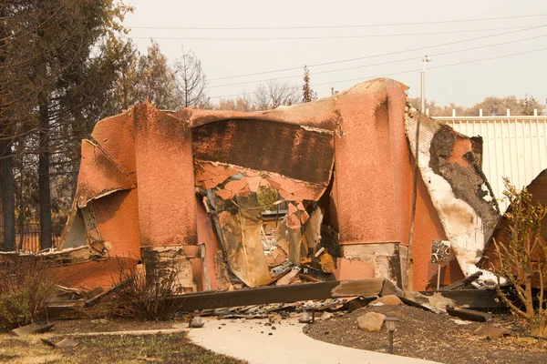 Otthon Súlyosan Megégett Falak Dőltek Stukkó Lógott Közelmúltban Vad Tűz — Stock Fotó