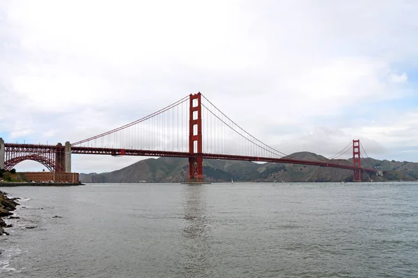 Golden Gate Bridge Abrange Quase Duas Milhas Através Golden Gate — Fotografia de Stock