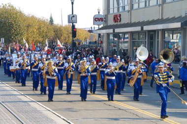 San Francisco, Ca - 11 Kasım 2018: Birinci Dünya Savaşı 'nın sona ermesinin 100. yıldönümü münasebetiyle San Francisco' daki Gaziler Günü Geçidi 'ne kimliği belirsiz katılımcılar.