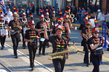 San Francisco, Ca - 11 Kasım 2018: Birinci Dünya Savaşı 'nın sona ermesinin 100. yıldönümü münasebetiyle San Francisco' daki Gaziler Günü Geçidi 'ne kimliği belirsiz katılımcılar.