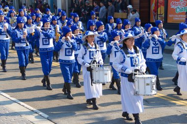San Francisco, Ca - 11 Kasım 2018: Birinci Dünya Savaşı 'nın sona ermesinin 100. yıldönümü münasebetiyle San Francisco' daki Gaziler Günü Geçidi 'ne kimliği belirsiz katılımcılar.