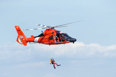 San Francisco, Ca - Ekim 05, 2018: Sahil Güvenlik helikopterleri San Francisco, Kaliforniya 'da düzenlenen 37..