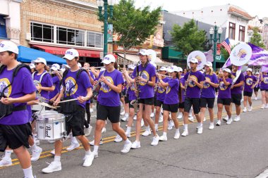 Alameda, Ca - 4 Temmuz 2018: Alameda 4 Temmuz Geçidi, ülkenin en büyük ve en uzun Bağımsızlık Günü geçit törenlerinden biridir. Lincoln Ortaokulu Bandosu.