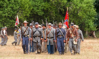 Duncan Mills, Ca - 14 Temmuz 2018: Kuzey Kaliforniya 'nın en büyük İç Savaş canlandırmalarının tanımlanamayan katılımcıları ve Mississippi' nin en büyük batısından biri. İki günlük bir tarih deneyimi..