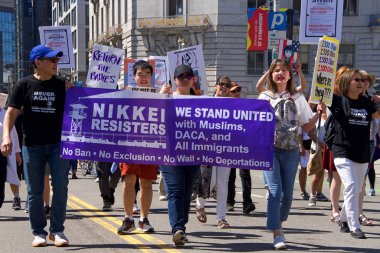San Francisco, Ca - 30 Haziran 2018: Binlerce protestocu, Trump 'ın 