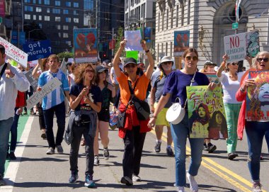 San Francisco, Ca - 30 Haziran 2018: Binlerce protestocu, Trump 'ın 