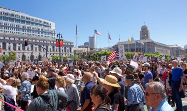 San Francisco, Ca - 30 Haziran 2018: Binlerce protestocu, Trump 'ın 