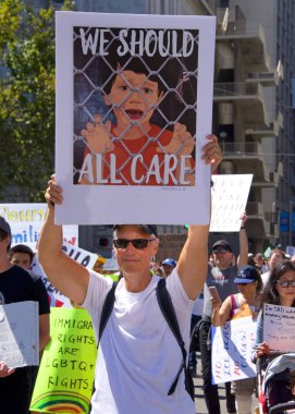 San Francisco, Ca - 30 Haziran 2018: Binlerce protestocu, Trump 'ın 