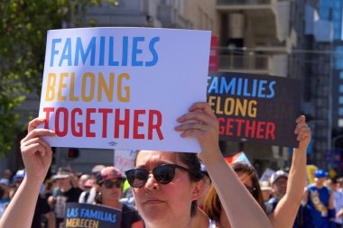 San Francisco, Ca - 30 Haziran 2018: Binlerce protestocu, Trump 'ın 