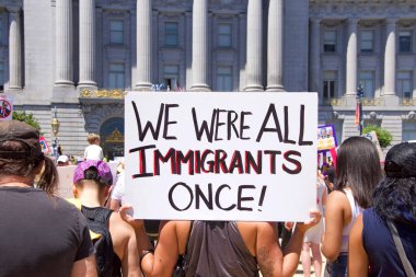 San Francisco, Ca - 30 Haziran 2018: Binlerce protestocu, Trump 'ın 