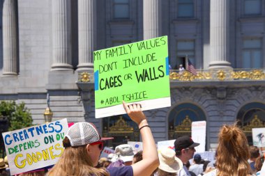 San Francisco, Ca - 30 Haziran 2018: Binlerce protestocu, Trump 'ın 