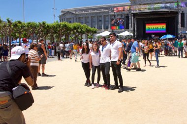 San Francisco, Ca - 23 Haziran 2018: Lgbtq Topluluğunun en büyük toplantılarından biri olan San Francisco Pride 'ın müttefikleri. Bu yılın teması 