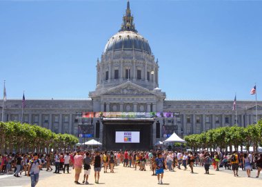 San Francisco, Ca - 23 Haziran 2018: Lgbtq Topluluğunun en büyük toplantılarından biri olan San Francisco Pride 'ın müttefikleri. Bu yılın teması 