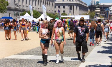 San Francisco, Ca - 23 Haziran 2018: Lgbtq Topluluğunun en büyük toplantılarından biri olan San Francisco Pride 'ın müttefikleri. Bu yılın teması 