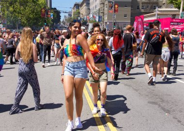 San Francisco, Ca - 23 Haziran 2018: Lgbtq Topluluğunun en büyük toplantılarından biri olan San Francisco Pride 'ın müttefikleri. Bu yılın teması 