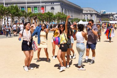 San Francisco, Ca - 23 Haziran 2018: Lgbtq Topluluğunun en büyük toplantılarından biri olan San Francisco Pride 'ın müttefikleri. Bu yılın teması 