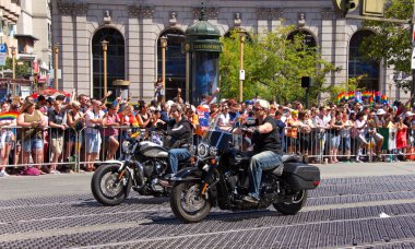 San Francisco, Ca - 24 Haziran 2018: Bu yıl 280 'den fazla birliğe ev sahipliği yapan dünyanın en eski ve en büyük Lgbtqia geçit törenlerinden biri olan 48..