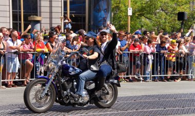 San Francisco, Ca - 24 Haziran 2018: Bu yıl 280 'den fazla birliğe ev sahipliği yapan dünyanın en eski ve en büyük Lgbtqia geçit törenlerinden biri olan 48..