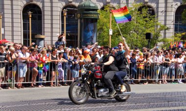 San Francisco, Ca - 24 Haziran 2018: Bu yıl 280 'den fazla birliğe ev sahipliği yapan dünyanın en eski ve en büyük Lgbtqia geçit törenlerinden biri olan 48..
