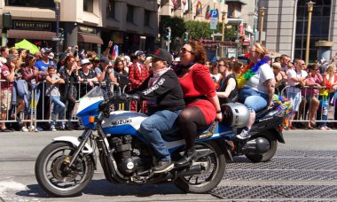 San Francisco, Ca - 24 Haziran 2018: Bu yıl 280 'den fazla birliğe ev sahipliği yapan dünyanın en eski ve en büyük Lgbtqia geçit törenlerinden biri olan 48..