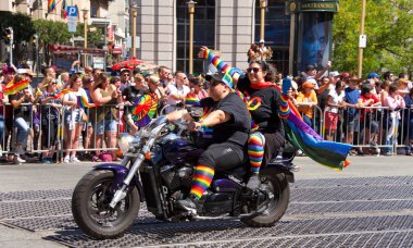 San Francisco, Ca - 24 Haziran 2018: Bu yıl 280 'den fazla birliğe ev sahipliği yapan dünyanın en eski ve en büyük Lgbtqia geçit törenlerinden biri olan 48..