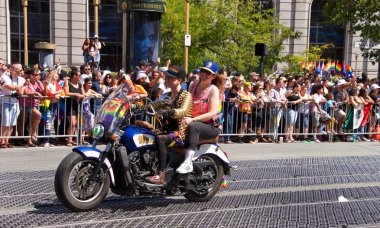 San Francisco, Ca - 24 Haziran 2018: Bu yıl 280 'den fazla birliğe ev sahipliği yapan dünyanın en eski ve en büyük Lgbtqia geçit törenlerinden biri olan 48..