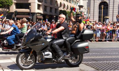 San Francisco, Ca - 24 Haziran 2018: Bu yıl 280 'den fazla birliğe ev sahipliği yapan dünyanın en eski ve en büyük Lgbtqia geçit törenlerinden biri olan 48..