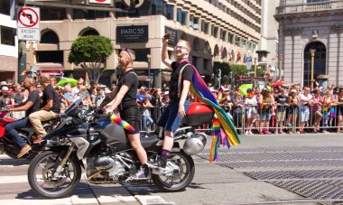 San Francisco, Ca - 24 Haziran 2018: Bu yıl 280 'den fazla birliğe ev sahipliği yapan dünyanın en eski ve en büyük Lgbtqia geçit törenlerinden biri olan 48..