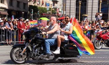 San Francisco, Ca - 24 Haziran 2018: Bu yıl 280 'den fazla birliğe ev sahipliği yapan dünyanın en eski ve en büyük Lgbtqia geçit törenlerinden biri olan 48..