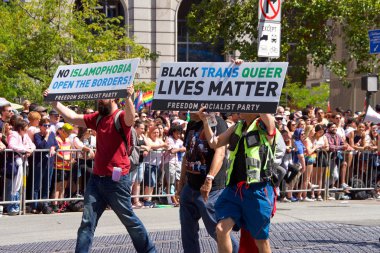 San Francisco, Ca - 24 Haziran 2018: Bu yıl 280 'den fazla birliğe ev sahipliği yapan dünyanın en eski ve en büyük Lgbtqia geçit törenlerinden biri olan 48..